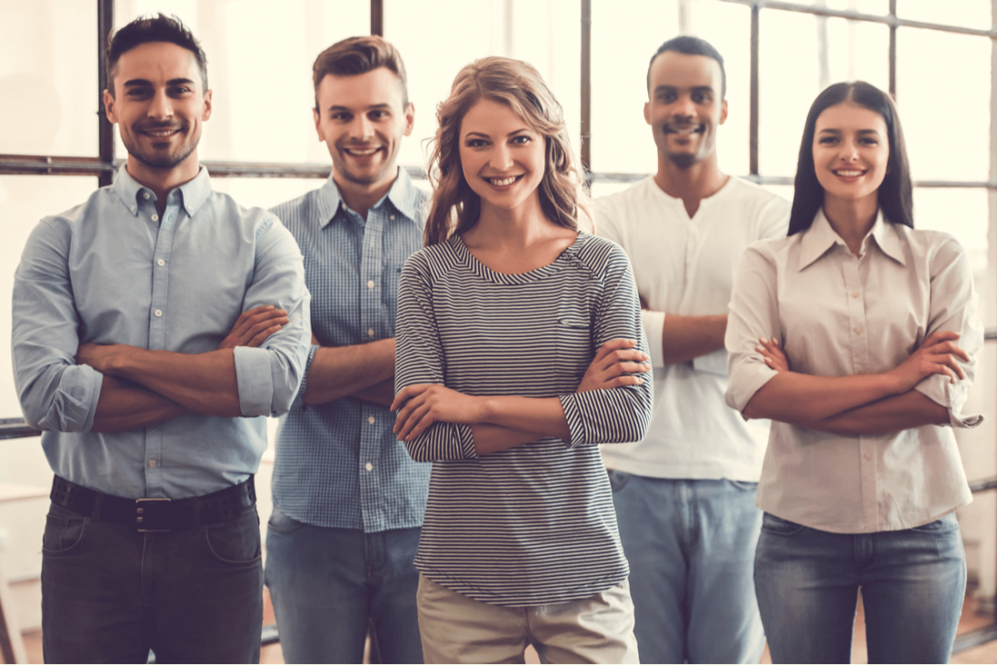 Smart casual pentru bărbați și femei: recomandări pentru sezonul toamnă-iarnă