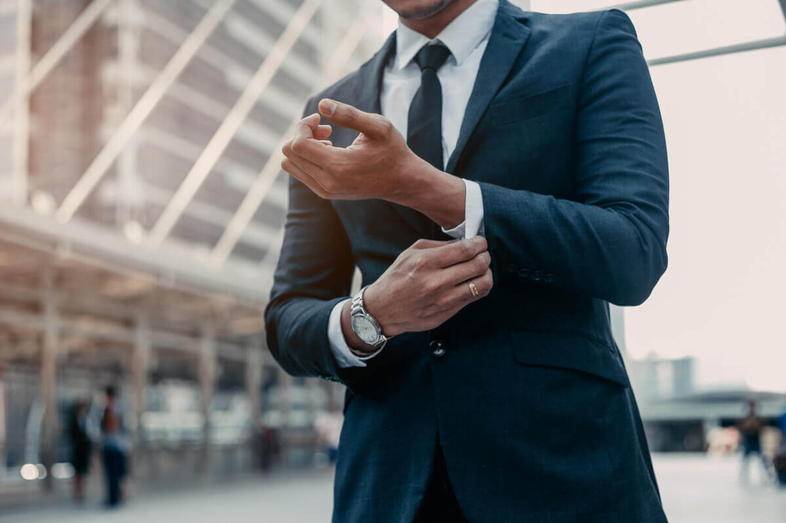 ȚINUTE OFFICE: rafinament și stil pentru bărbați. Cum creezi o ținută business impecabilă?